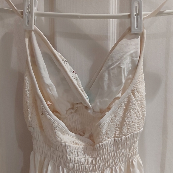 NWOT, Guess | Top w/ Straps & Floral Embroidery - Picture 10 of 11